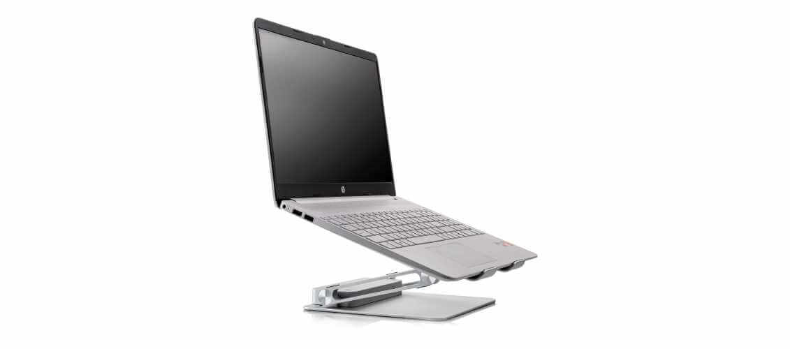 מעמד מתכוונן למחשב נייד הכולל תחנת עגינה KRAMER K-DOCK6
